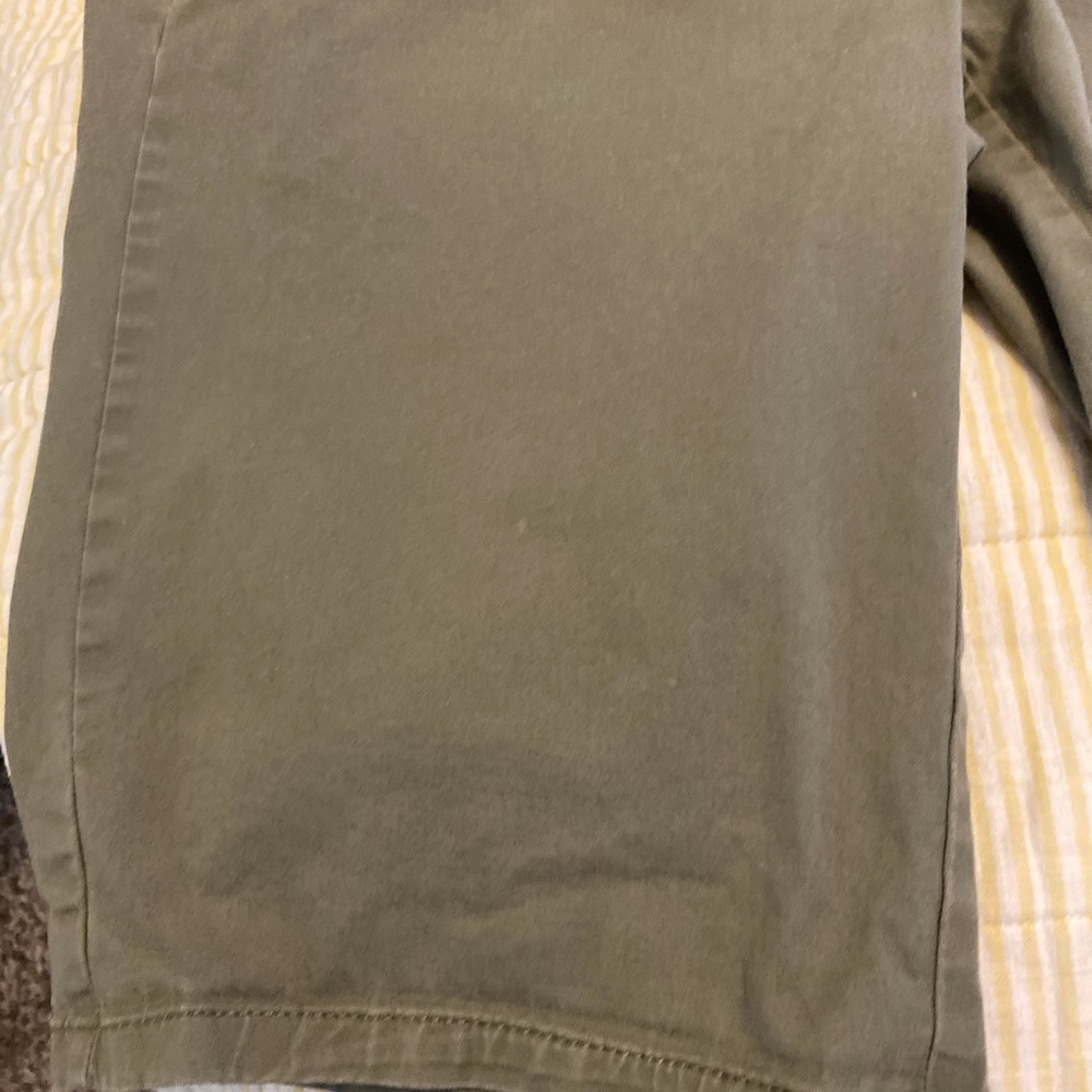 LOFT Olive Green Casual Shorts. SIZE 12, 2 pockets front, 2 stitched in back.EUC - Picture 5 of 14